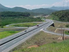 Equipamentos em obra rodoviária